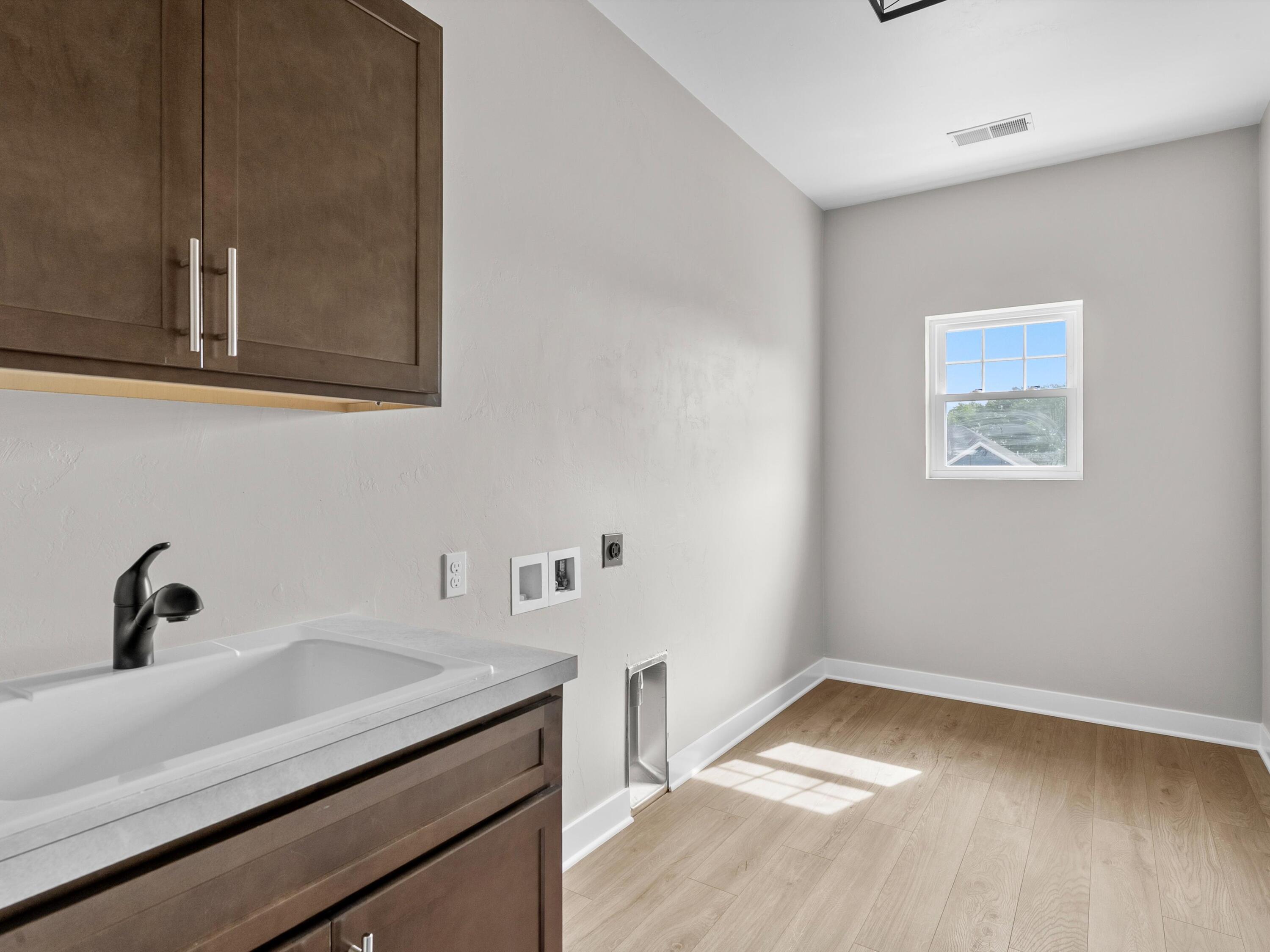 Manitowoc, Wisconsin 54220, United States, 3 Bedrooms Bedrooms, ,2 BathroomsBathrooms,Residential,Active,185041