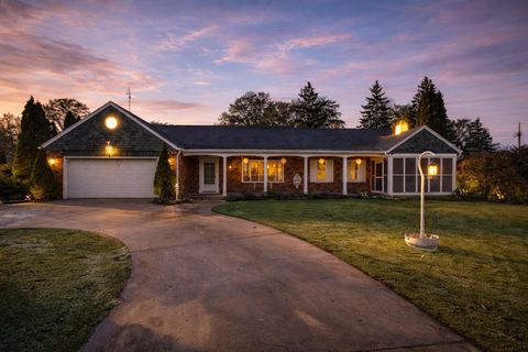 Photo of 7245 N Seneca Ave, Glendale, WI 53217 (MLS # 1945750)