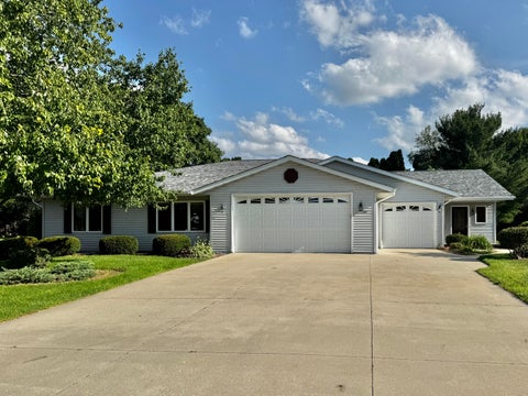 Photo of 1303 Hadley Ct, Watertown, WI 53098 (MLS # 1969642)