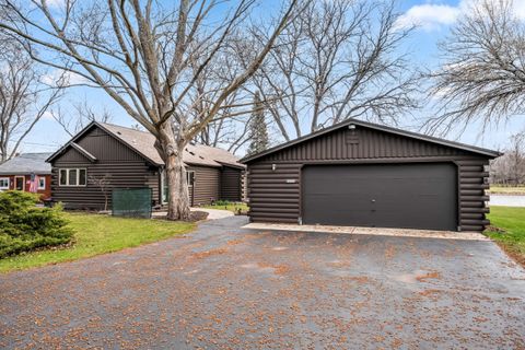 Photo of N6236 W Lake Shore Dr, Spring Prairie, WI 53105 (MLS # 1956113)