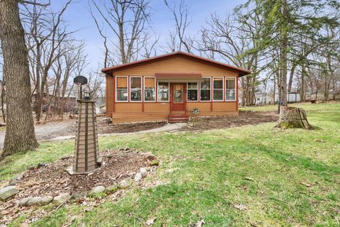 Photo of W3825 Cypress Dr, Geneva, WI 53147 (MLS # 1956415)