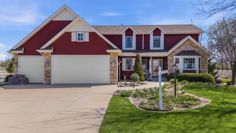 Photo of 861 Summer Creek Rd, Oconomowoc, WI 53066 (MLS # 1958322)
