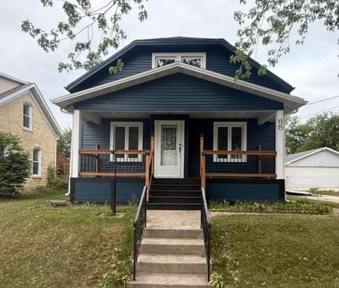 Photo of 1313 S 13TH St, Manitowoc, WI 54220 (MLS # 1973288)