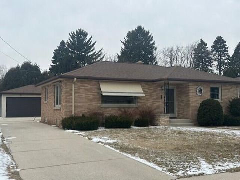 Photo of 2620 S 15th St, Sheboygan, WI 53081 (MLS # 1952362)