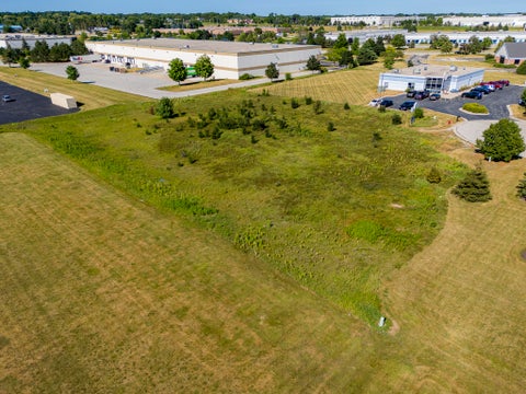 Photo of 9707 S Airways Ct, Franklin, WI 53132 (MLS # 1975296)