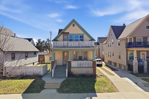 Photo of 313 E Oklahoma Ave, Milwaukee, WI 53207 (MLS # 1952901)