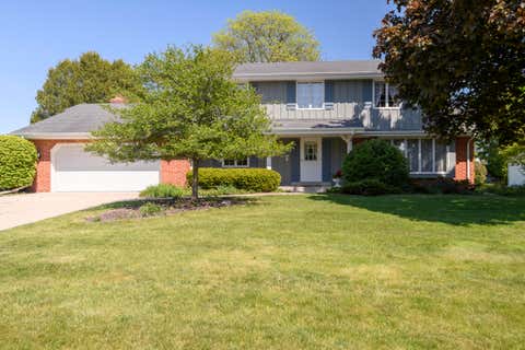 Photo of 524 Park Crest Dr, Thiensville, WI 53092 (MLS # 1964322)