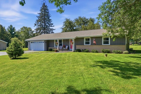 Photo of W277S8935 Hilltop Ln, Vernon, WI 53149 (MLS # 1979560)