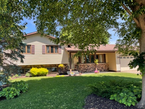Photo of 708 MARGARET St, Sparta, WI 54656 (MLS # 1979579)