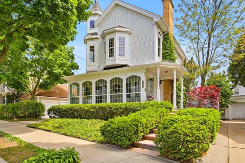 Photo of 1913 E Estes St, Milwaukee, WI 53207 (MLS # 1963968)