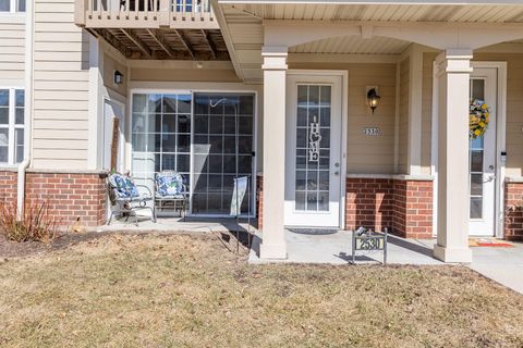 Photo of 2530 W Colonial Woods Dr, Oak Creek, WI 53154 (MLS # 1909043)
