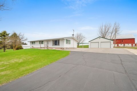 Photo of 12108 Palm Grove Rd, Franklin, WI 54247 (MLS # 1918611)