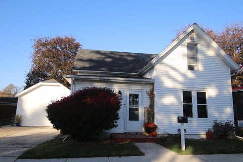 Photo of 2021 Broadway St, New Holstein, WI 53061 (MLS # 1985992)