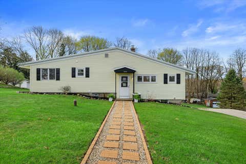 Photo of 14225 Forest View Ln, Brookfield, WI 53005 (MLS # 1971879)