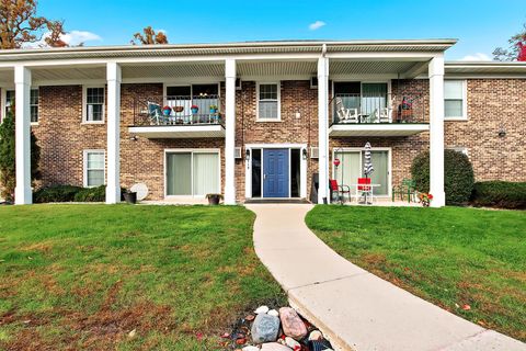 Photo of 118 Evelyn Ln, Lake Geneva, WI 53147 (MLS # 1941439) Photo of 118 Evelyn Ln, Lake Geneva, WI 53147 (MLS # 1941439)