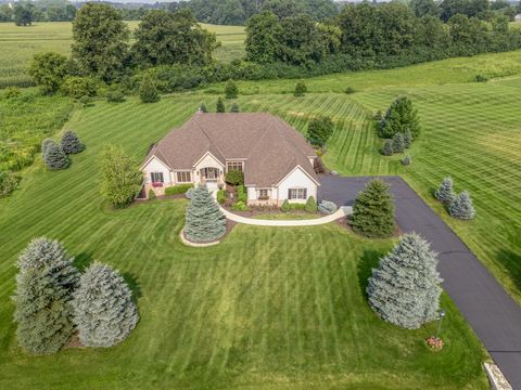 Photo of 12575 N Hawks Glen Ct, Mequon, WI 53097 (MLS # 1933604)