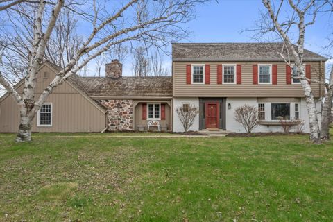 Photo of 714 W Mc Intosh Ln, Mequon, WI 53092 (MLS # 1913342)