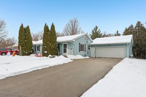 Photo of 614 Lemira Ave, Waukesha, WI 53188 (MLS # 1945155)
