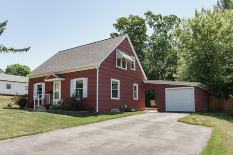 Photo of 1315 Sunset Ave, Watertown, WI 53094 (MLS # 1964764)