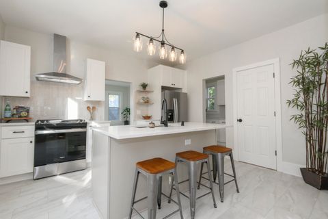 Photo of 2911 N Newhall St, Milwaukee, WI 53211 (MLS # 1947392)