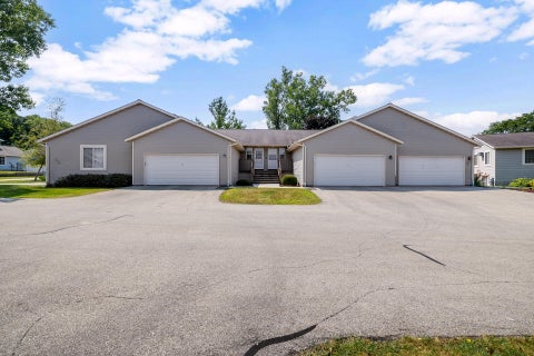 Photo of 517 Slinger Rd, Slinger, WI 53086 (MLS # 1973768)