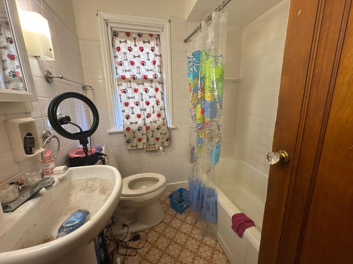 Milwaukee, Wisconsin 53216, United States, 4 Bedrooms Bedrooms, ,2 BathroomsBathrooms,Residential,Pending,112286