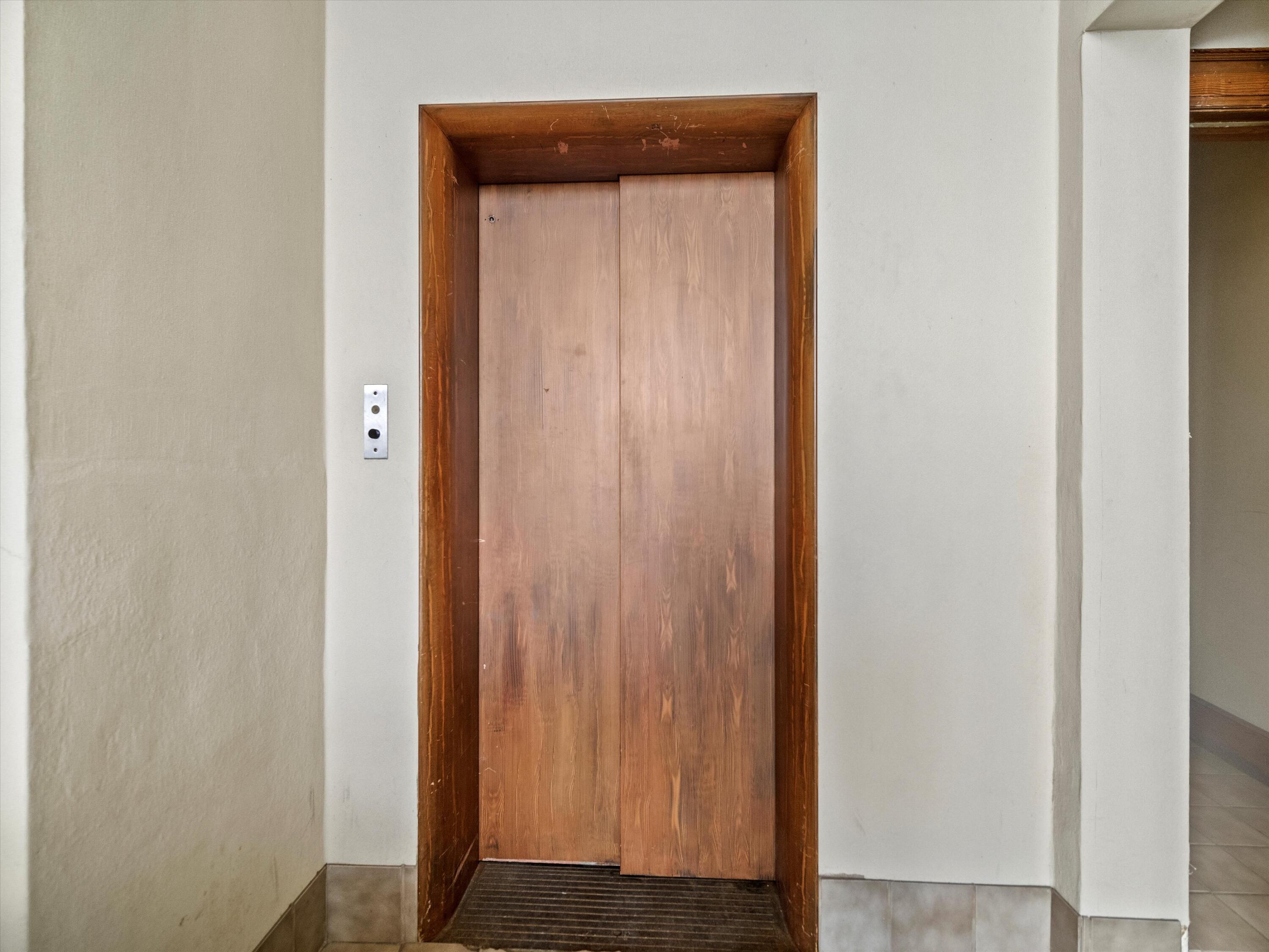 Manitowoc, Wisconsin 54220, United States, ,Residential,Active,74530