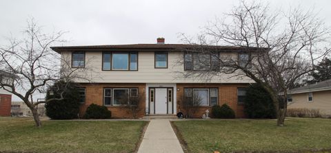 Photo of 1211 S 5th Ave, West Bend, WI 53095 (MLS # 1957036)