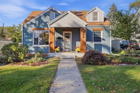 Photo of 720 Aspen St, South Milwaukee, WI 53172 (MLS # 1985949)