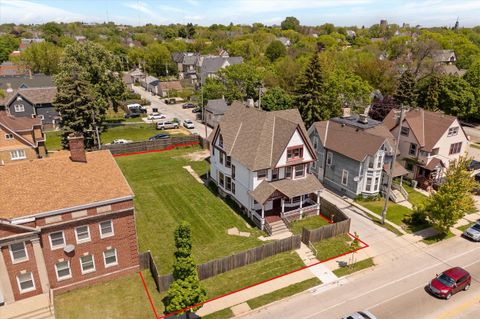 Photo of 124 W North Ave, Milwaukee, WI 53212 (MLS # 1957646)