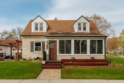 Photo of 4808 W Sunnyside Dr, Milwaukee, WI 53208 (MLS # 1960177)