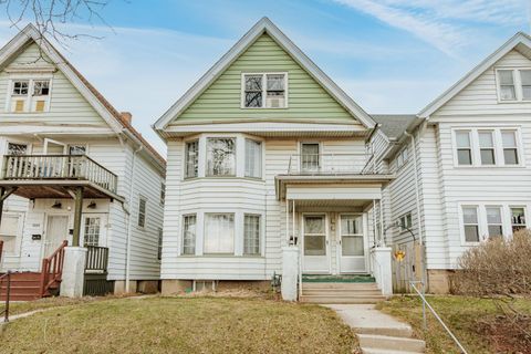 Photo of 2813 N Humboldt Blvd, Milwaukee, WI 53212 (MLS # 1955523)