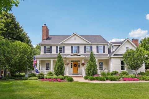 Photo of 191 Fieldstone Rd, Delafield, WI 53018 (MLS # 1968151)