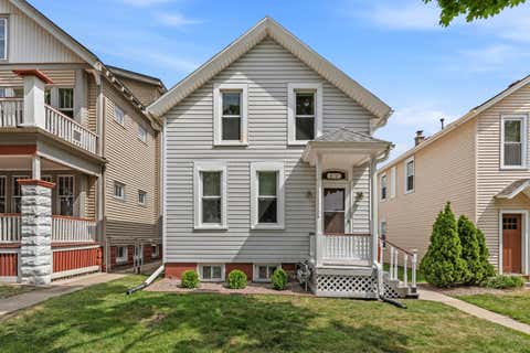Photo of 810 E Lincoln Ave, Milwaukee, WI 53207 (MLS # 1970762)