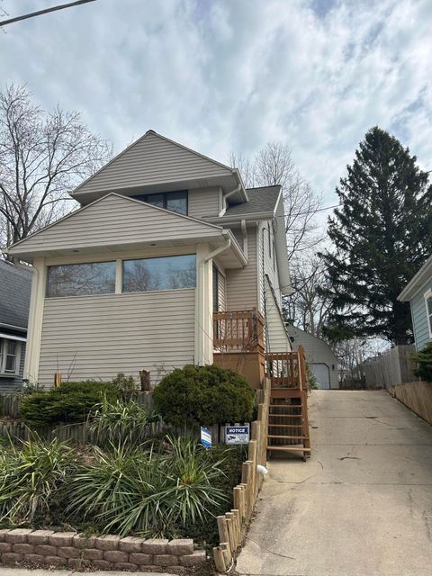 Photo of 419 Hayes Ave, Racine, WI 53405 (MLS # 1962114)