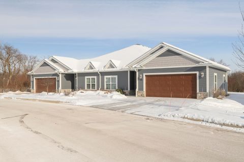 Photo of 106 Phantom Lake Ct, Mukwonago, WI 53149 (MLS # 1945298)