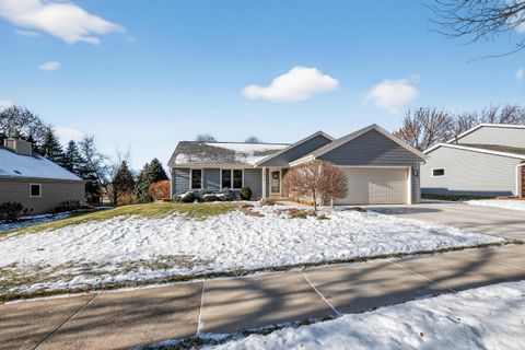 Photo of 1914 Harvest Ln, Waukesha, WI 53186 (MLS # 1945565)
