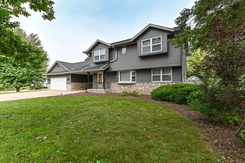 Photo of 3702 E Oakwood Rd, Oak Creek, WI 53154 (MLS # 1935128)