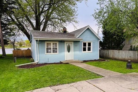 Photo of N6212 W Lakeshore Dr, Spring Prairie, WI 53105 (MLS # 1960024)