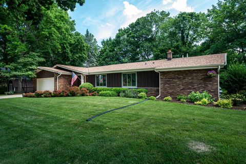 Photo of 3805 W Glenwood Dr, Franklin, WI 53132 (MLS # 1923610)