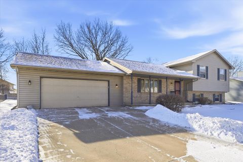 Photo of 2861 Montclair Pl, Oshkosh, WI 54904 (MLS # 1948775)