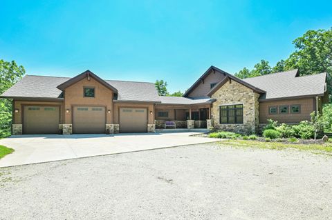 Photo of 1062 N English Settlement Ave, Rochester, WI 53105 (MLS # 1971313)