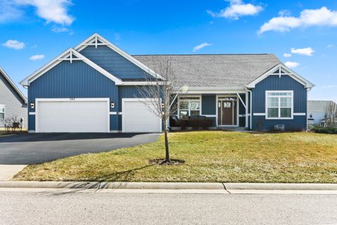 Photo of 560 N Boulder Ridge Dr, Lake Geneva, WI 53147 (MLS # 1954072)