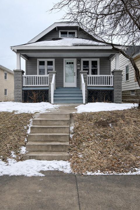 Photo of 6220 W Burnham St, West Allis, WI 53219 (MLS # 1949739)