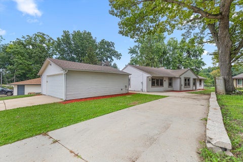 Photo of 27437 Long Lake Rd, Norway, WI 53185 (MLS # 1978911)