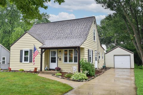 Photo of W165N8592 Dardis Ave, Menomonee Falls, WI 53051 (MLS # 1928658)