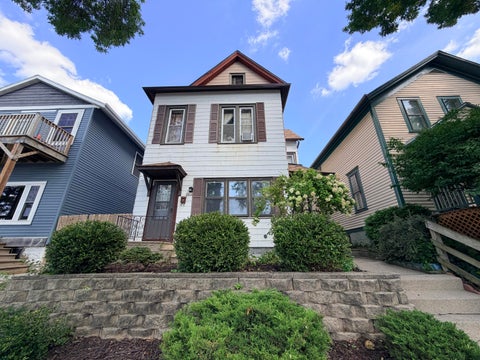 Photo of 2416 S Burrell St, Milwaukee, WI 53207 (MLS # 1978038)
