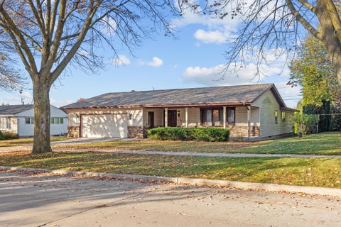 Photo of 1716 S 26th St, Sheboygan, WI 53081 (MLS # 1985959)