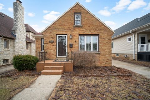 Photo of 2912 S 45th St, Milwaukee, WI 53219 (MLS # 1950894)