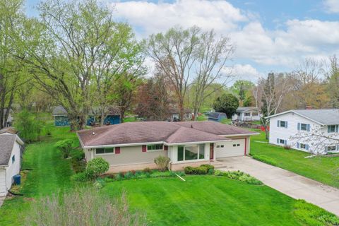 Photo of 416 S Woodland Dr S, Whitewater, WI 53190 (MLS # 1960300)